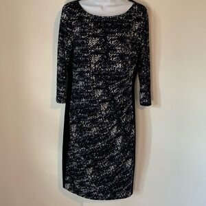 NWOT Black Label Black/White/Blue Textural Print 3/4 Sleeve Ruched Dress size 10